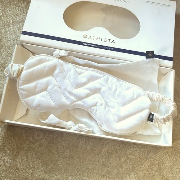 Brand New Athleta Calm Cool Sleep Mask Silky Soft Breathable Travel White - Picture 16 of 16